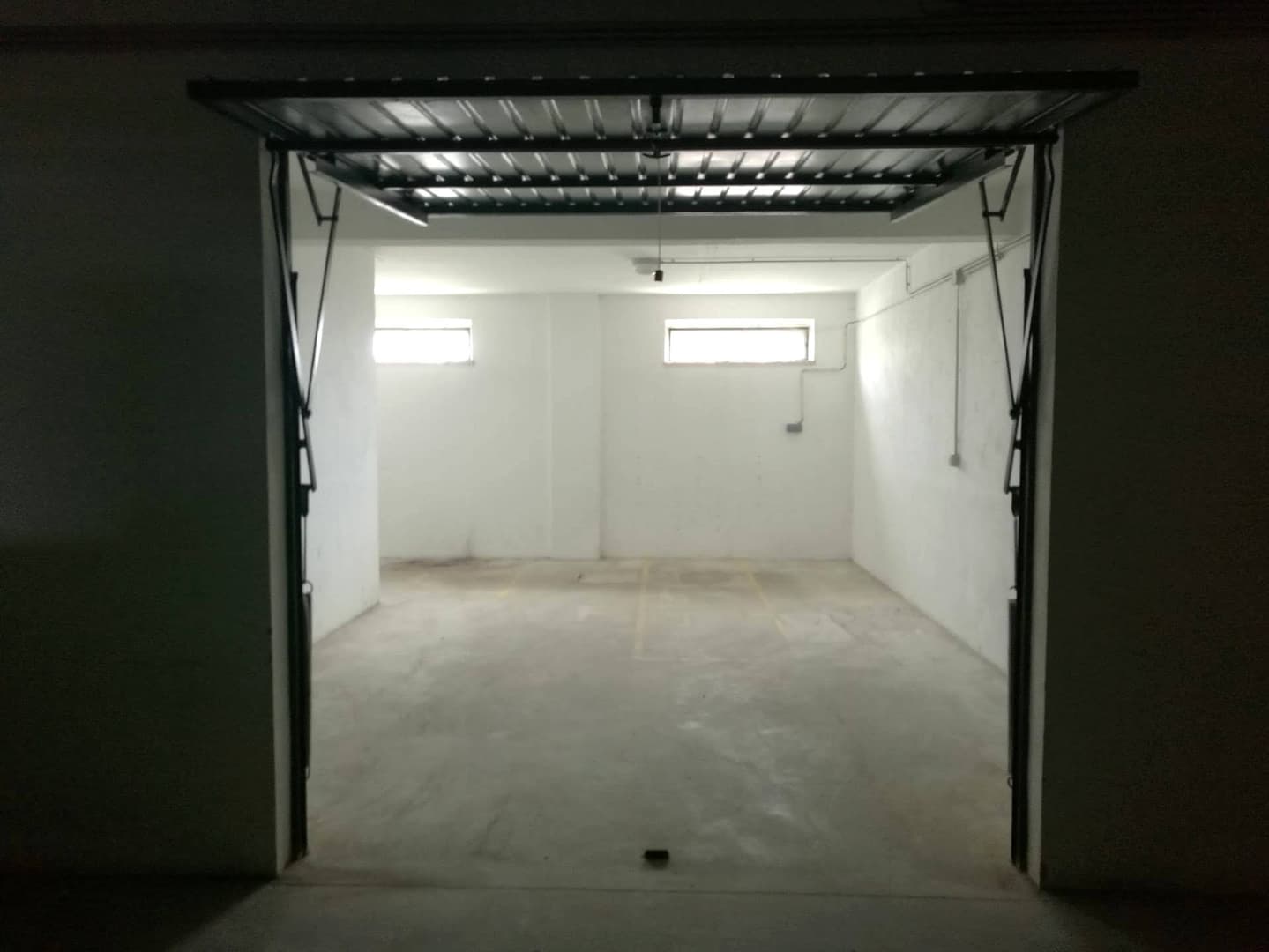 Garagem Box Fechada para Arrendar em Mafra – 37 m² - Foto 1